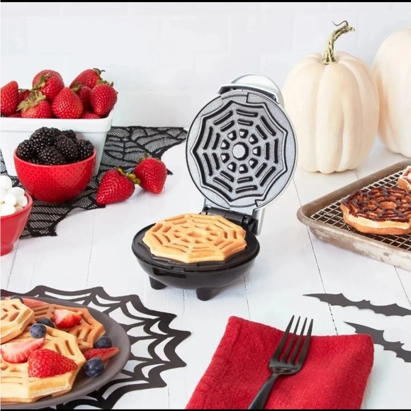 Mini waffle maker spiderweb design - Picture 3 of 10